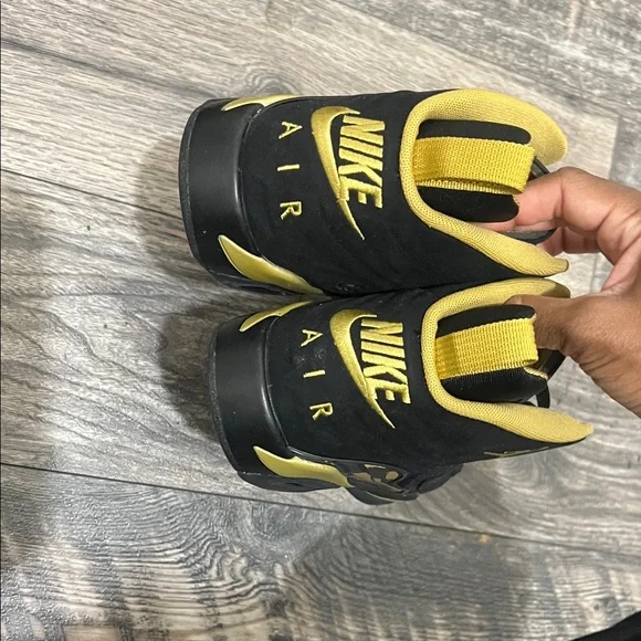 Jordan Kids Sneakers Black and Gold - Picture 8 of 11